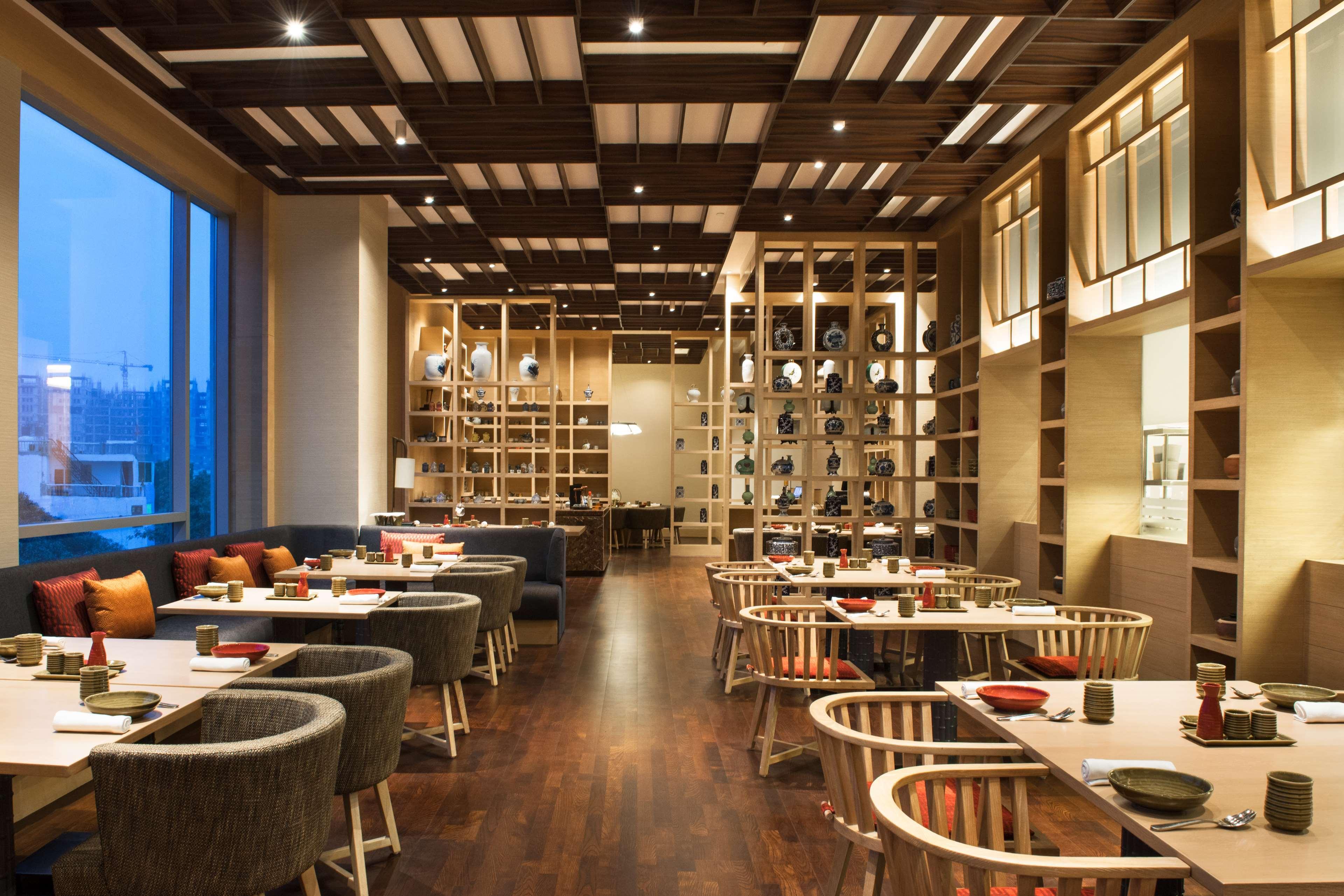 莱克瑙凯悦酒店 勒克瑙 外观 照片 The interior of the restaurant