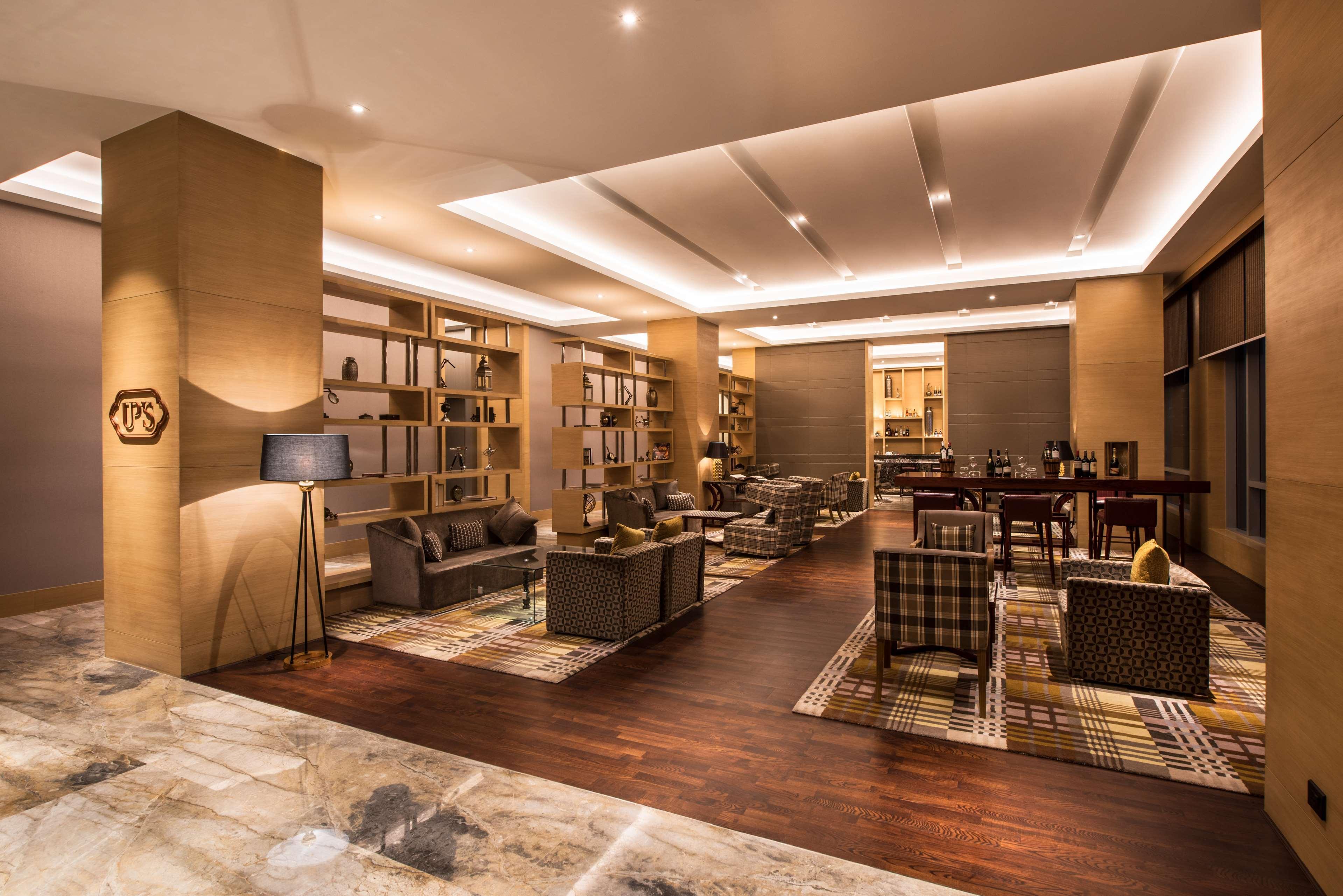 莱克瑙凯悦酒店 勒克瑙 外观 照片 The lounge at the airport